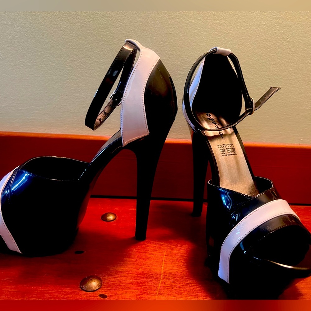 🤩”DESIRE” Brand, Black&White Pumps- Made in Mexico 🇲🇽🤩